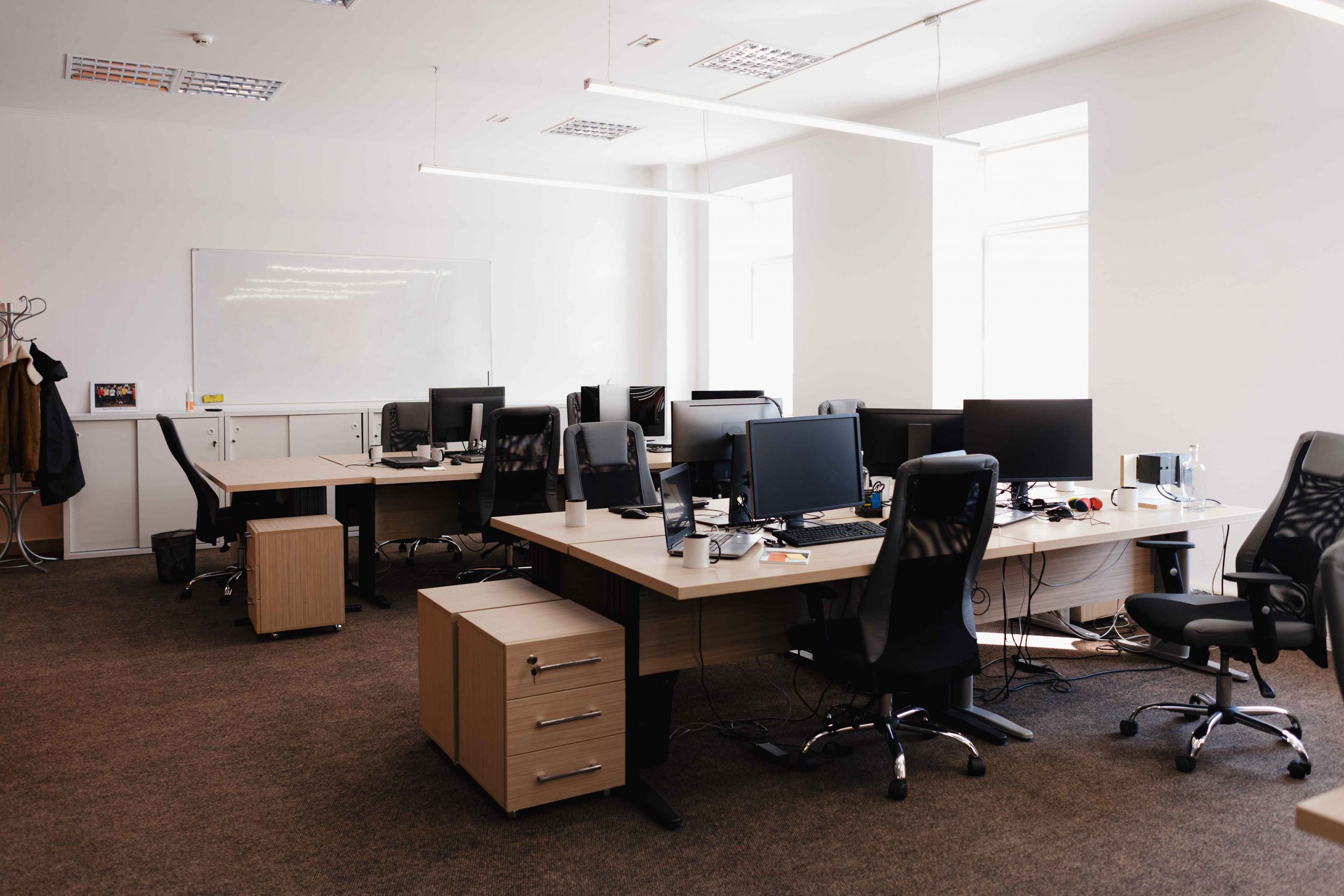 modern-office-space-interior_11zon